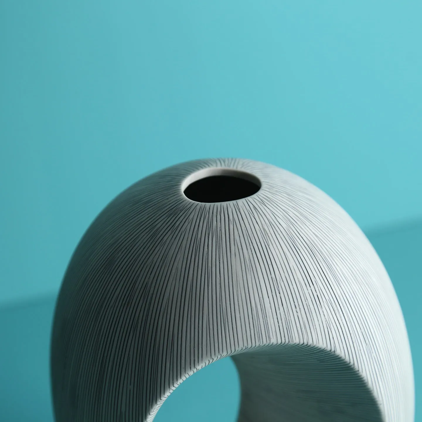 Artura Vase / Blue Stripe