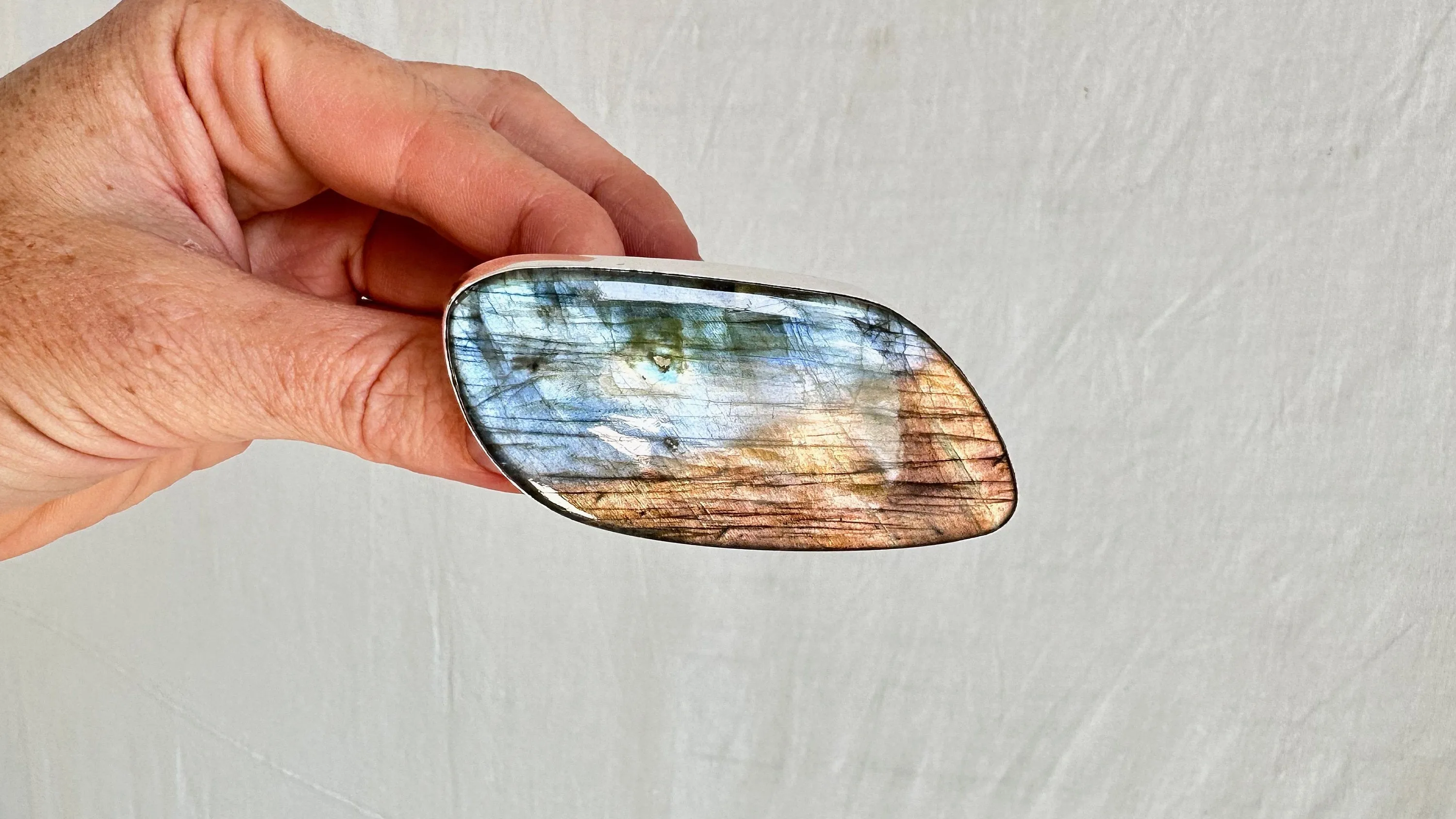 Labradorite Two Finger Ring. Adjustable. Gorgeous Flash. 1123