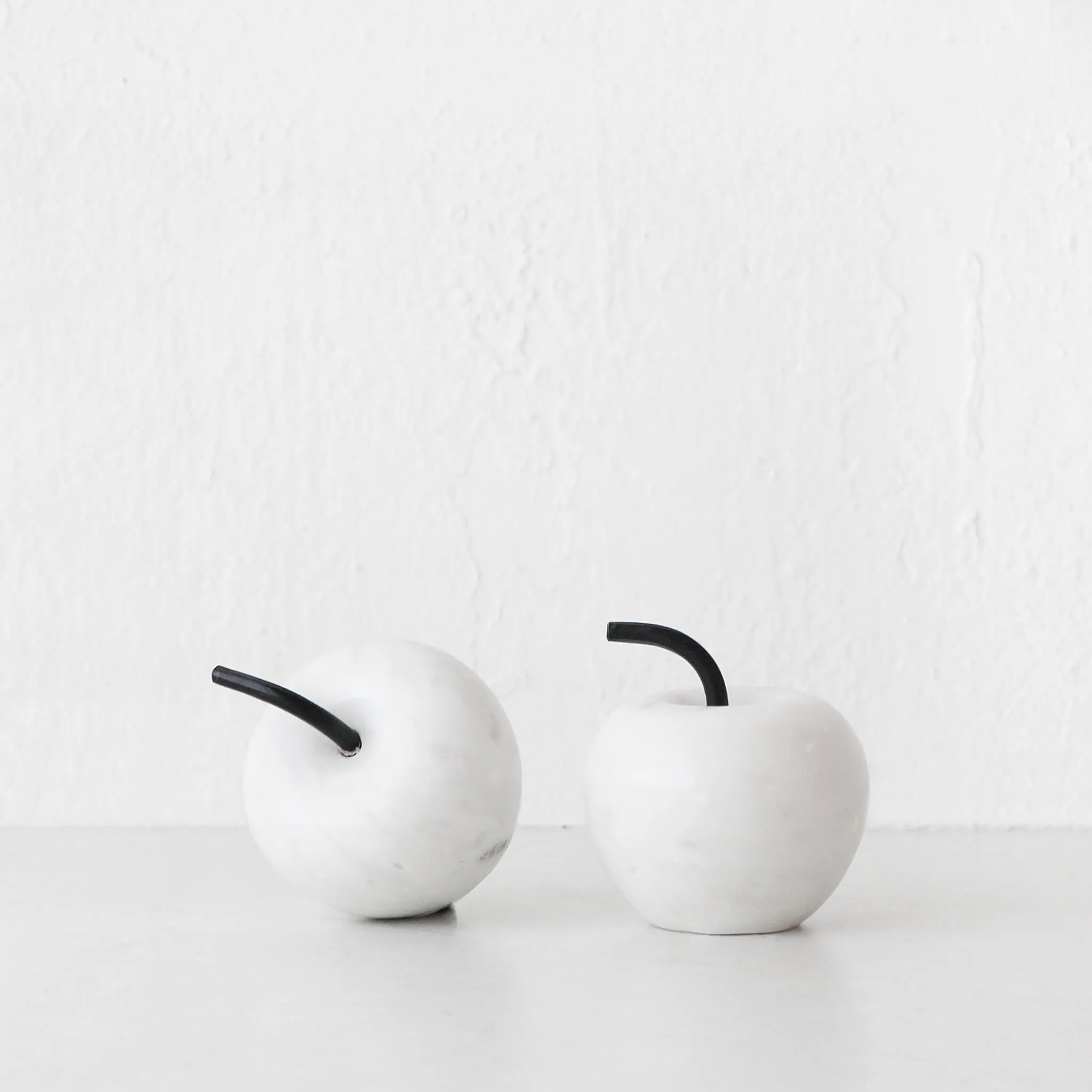 MELE APPLE MARBLE SCULPTURE BUNDLE X2  |  9CM  |  WHITE MARBLE