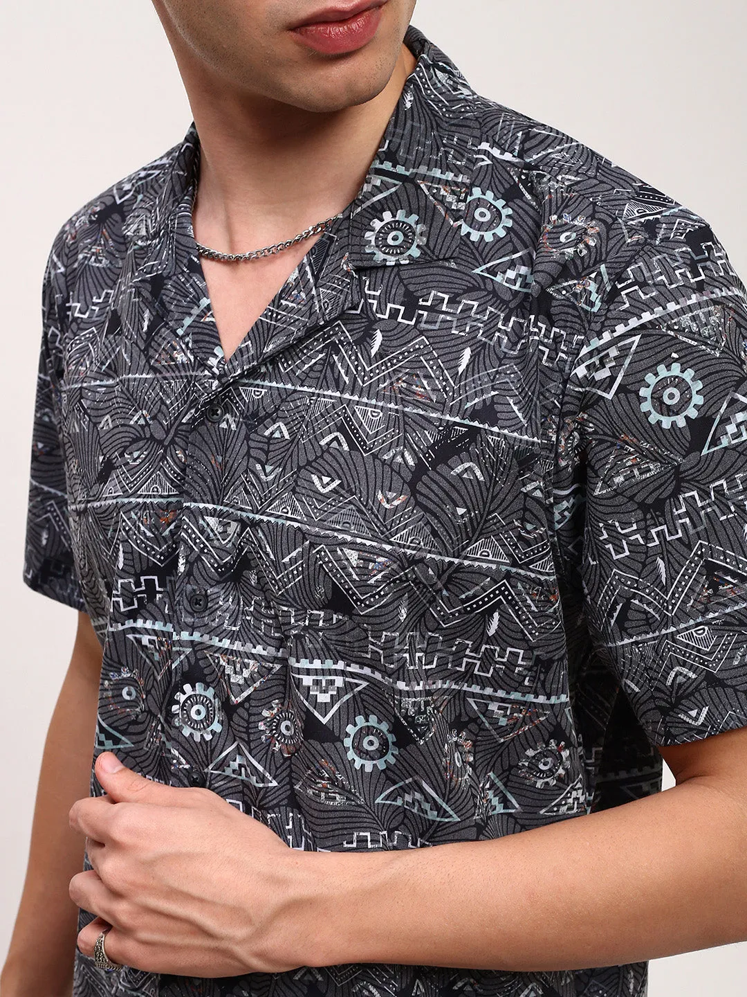 Men Grey Chevron Prints Cuban Collar Shirt