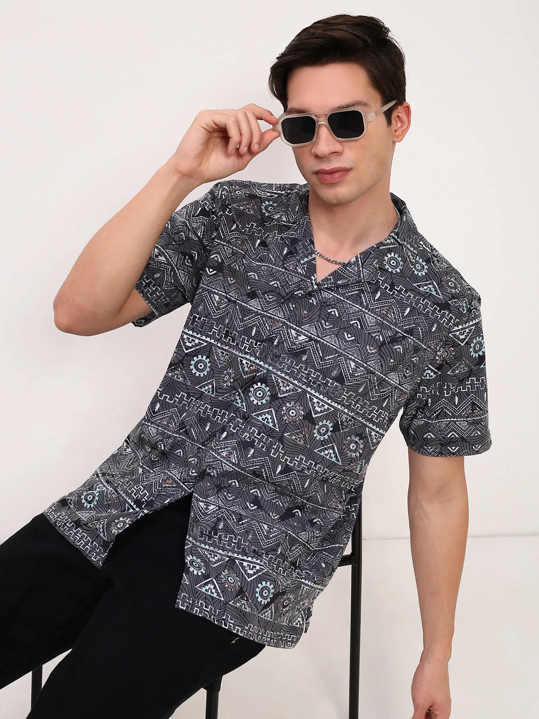 Men Grey Chevron Prints Cuban Collar Shirt
