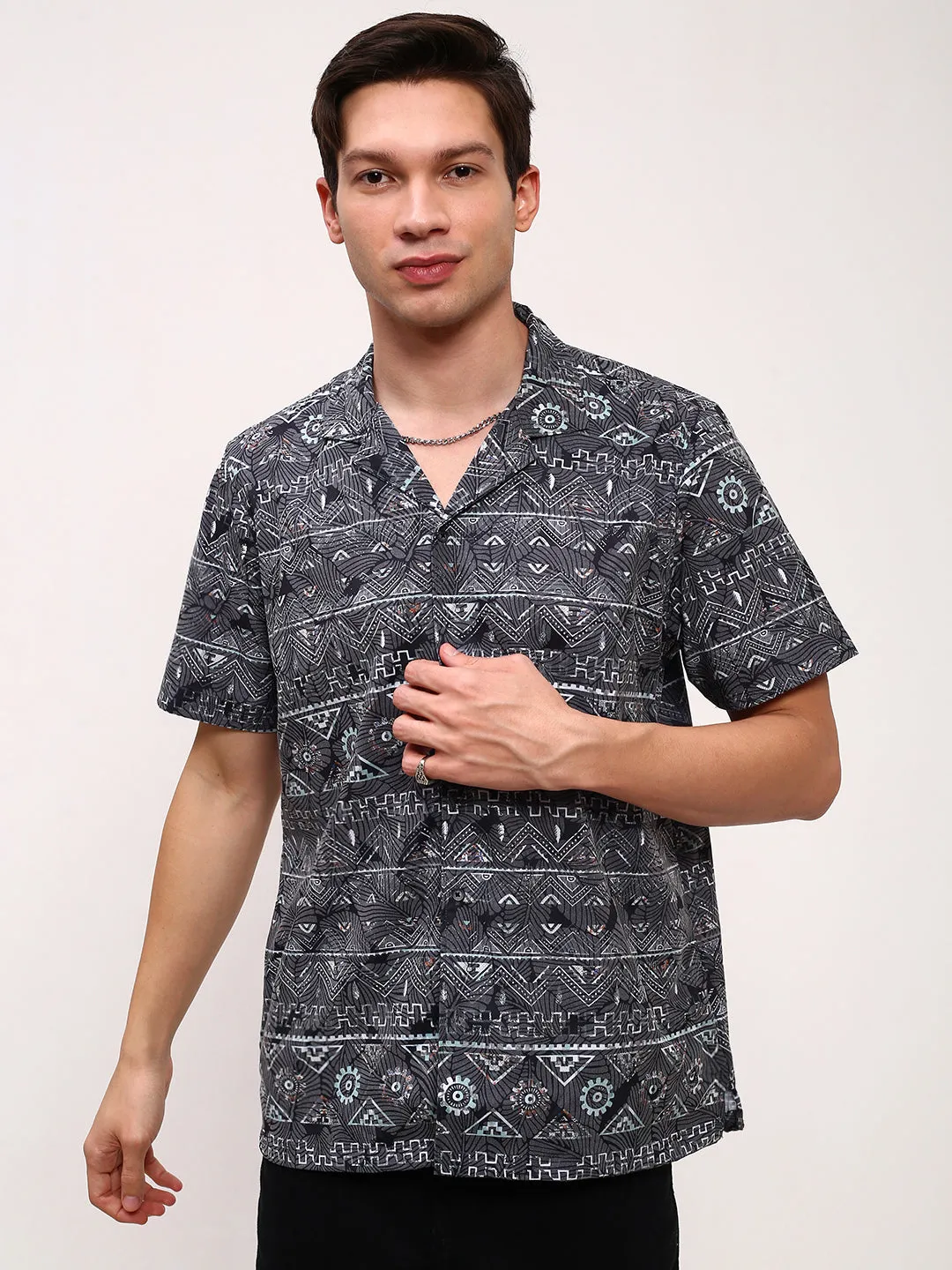 Men Grey Chevron Prints Cuban Collar Shirt