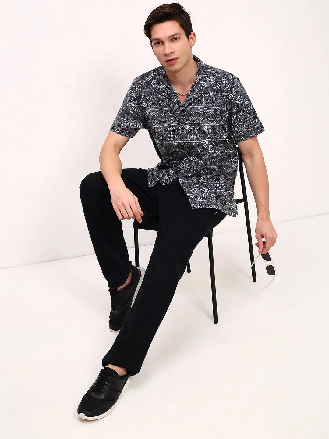 Men Grey Chevron Prints Cuban Collar Shirt