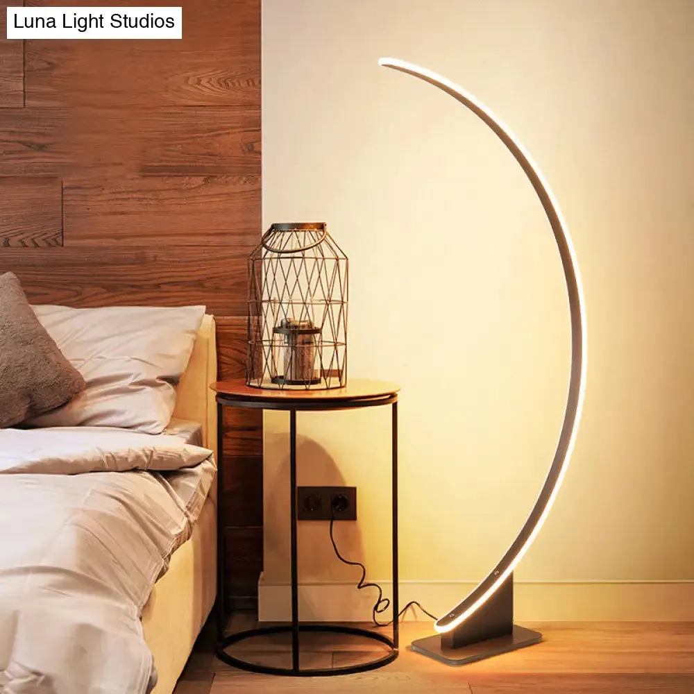 Nordic Style Bedside LED Standing Light with Metallic Curved Floor Lighting