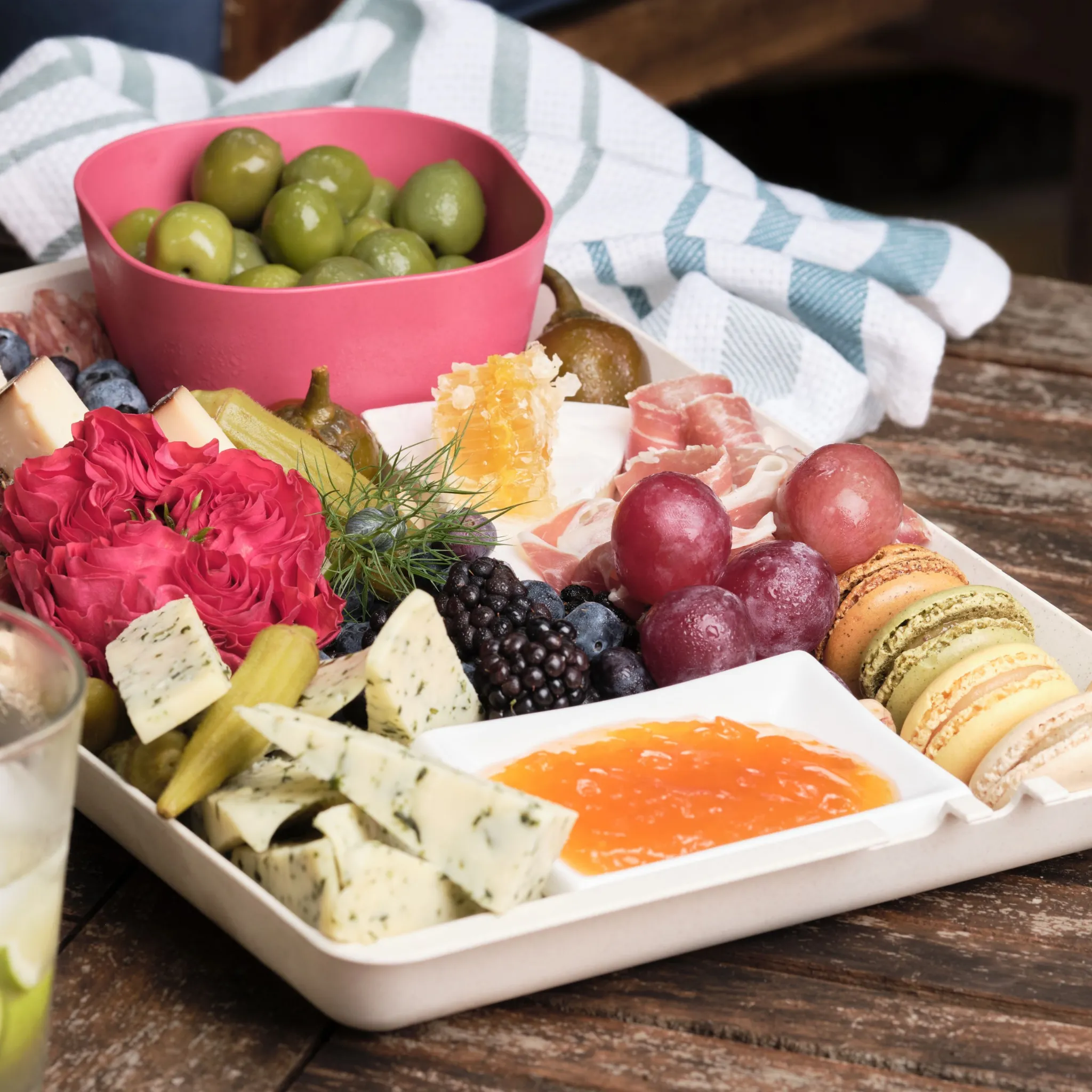 Prep 'N Serve Medium White Tray (9"x 13")
