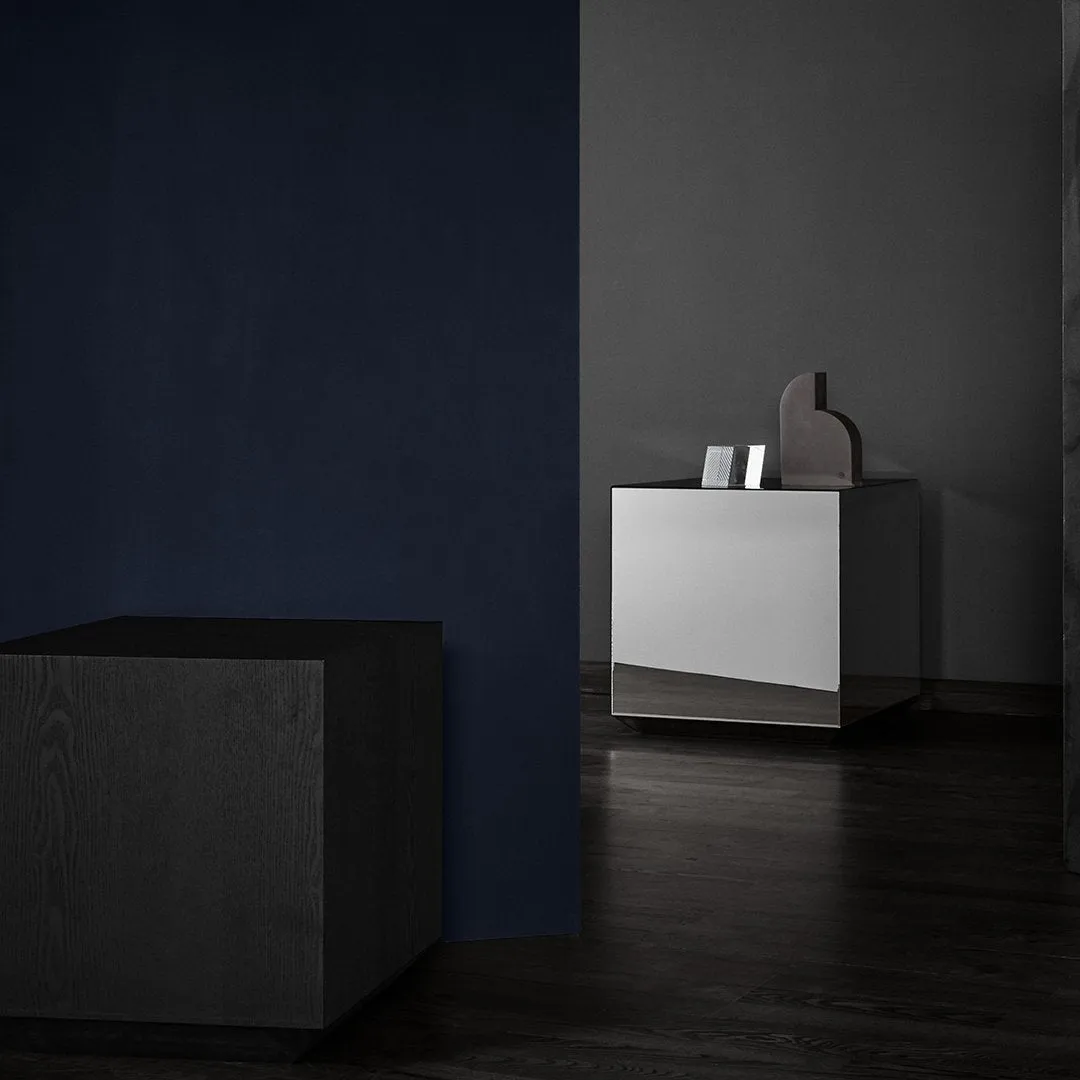 Speculum Side Table