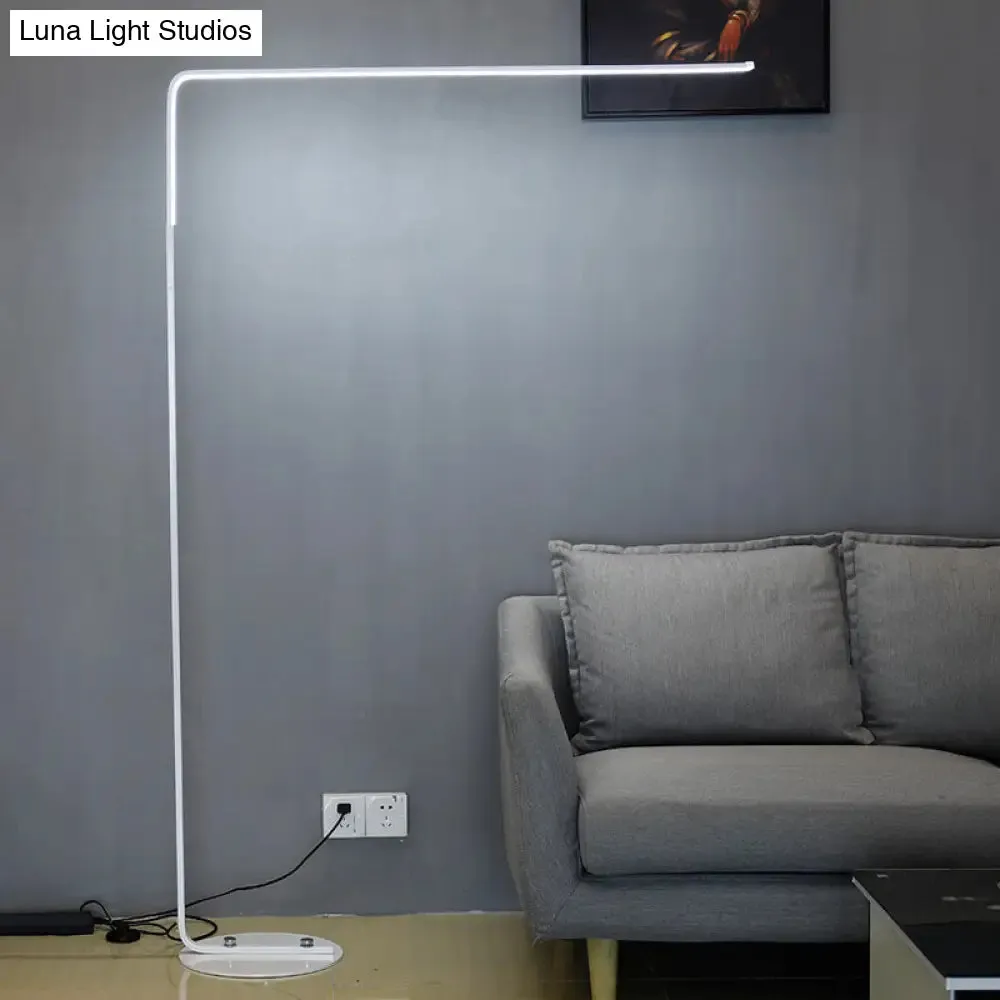 Triangle-Shaped Metallic LED Floor Lamp for Bedroom - Nordic Black/White Reading Light